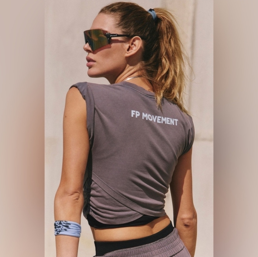 FP Movement by Free People Gray Cropped Tank & Graphic Sweatpants Set - Picture 4 of 5